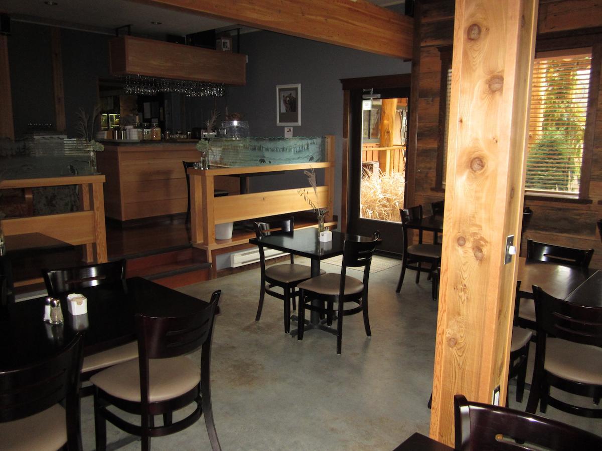 Bella Coola Mountain Lodge Hagensborg Buitenkant foto