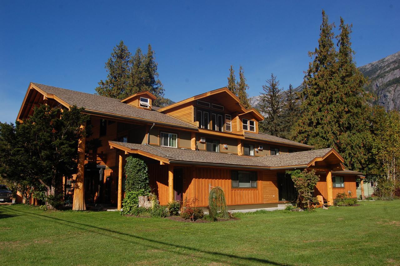 Bella Coola Mountain Lodge Hagensborg Buitenkant foto