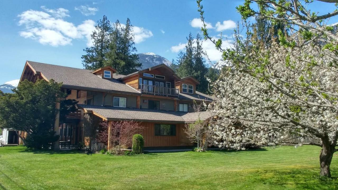 Bella Coola Mountain Lodge Hagensborg Buitenkant foto